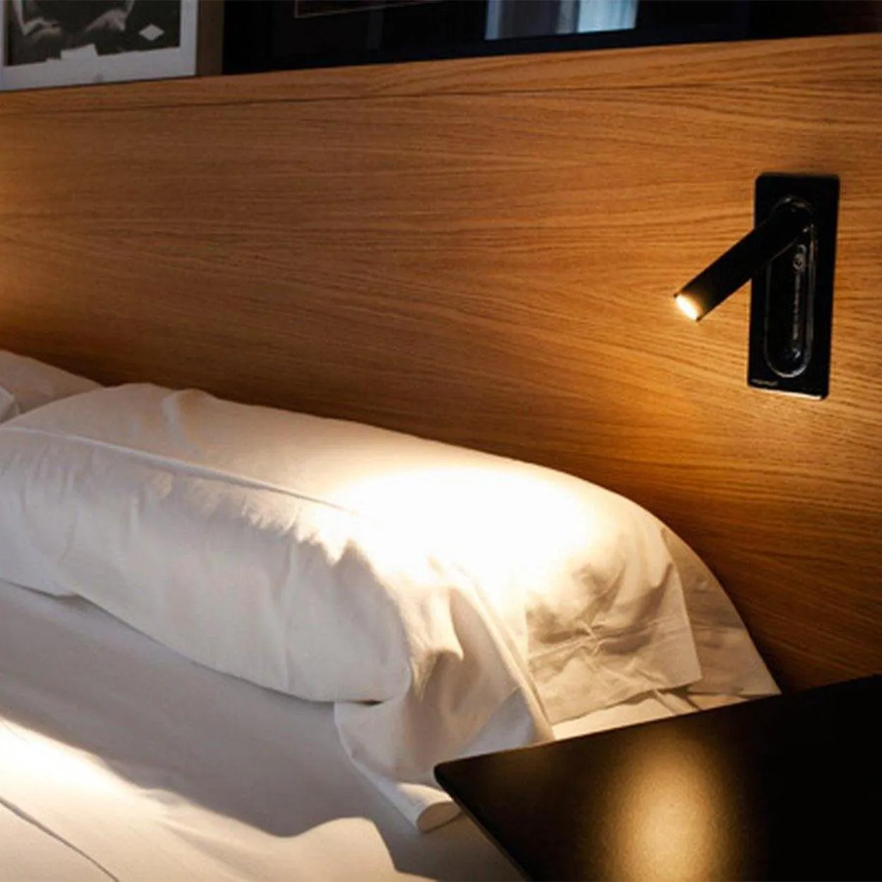 ANKUR BEDSIDE PULL-OUT LED WALL LIGHT