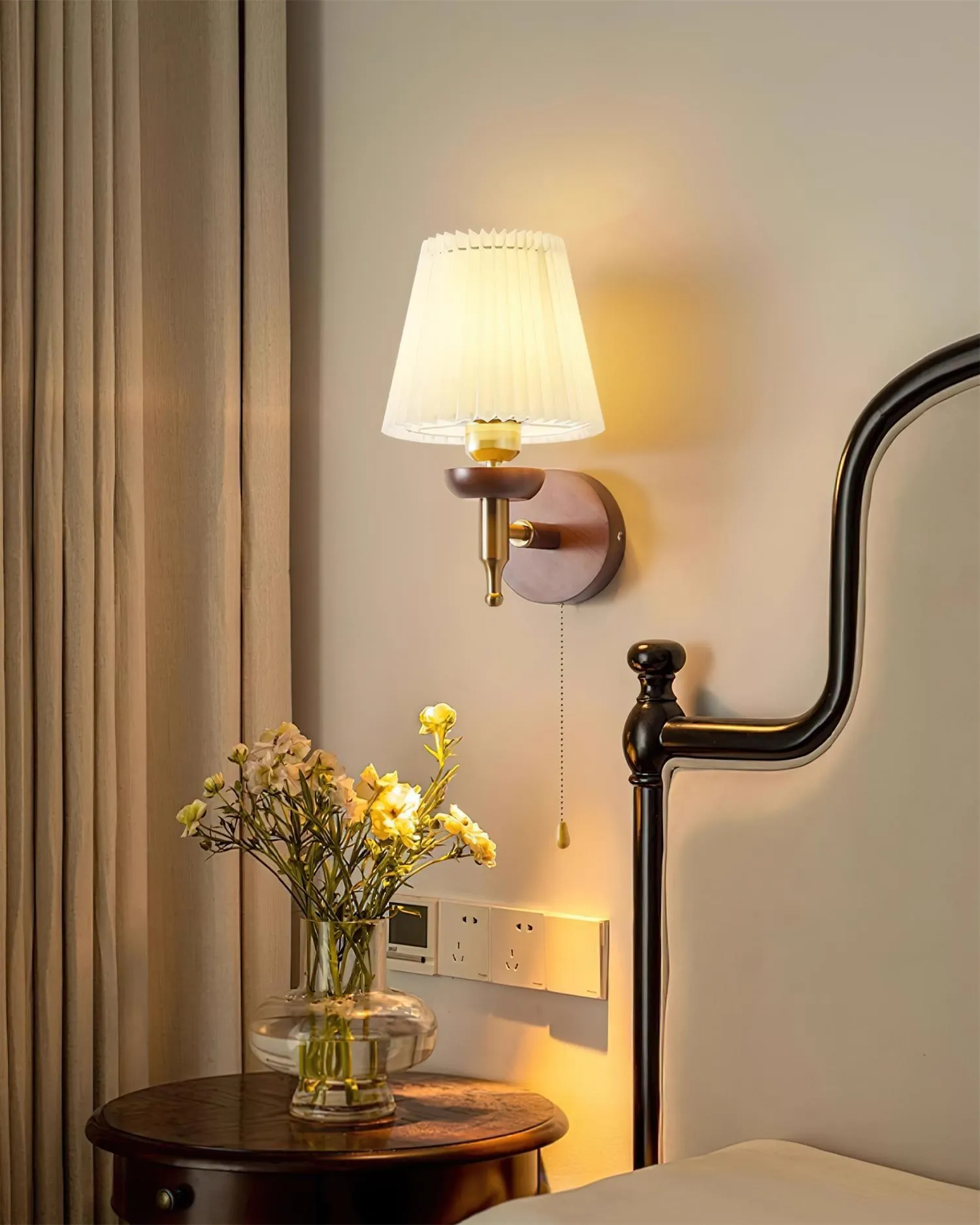 Blixen Wall Lamp