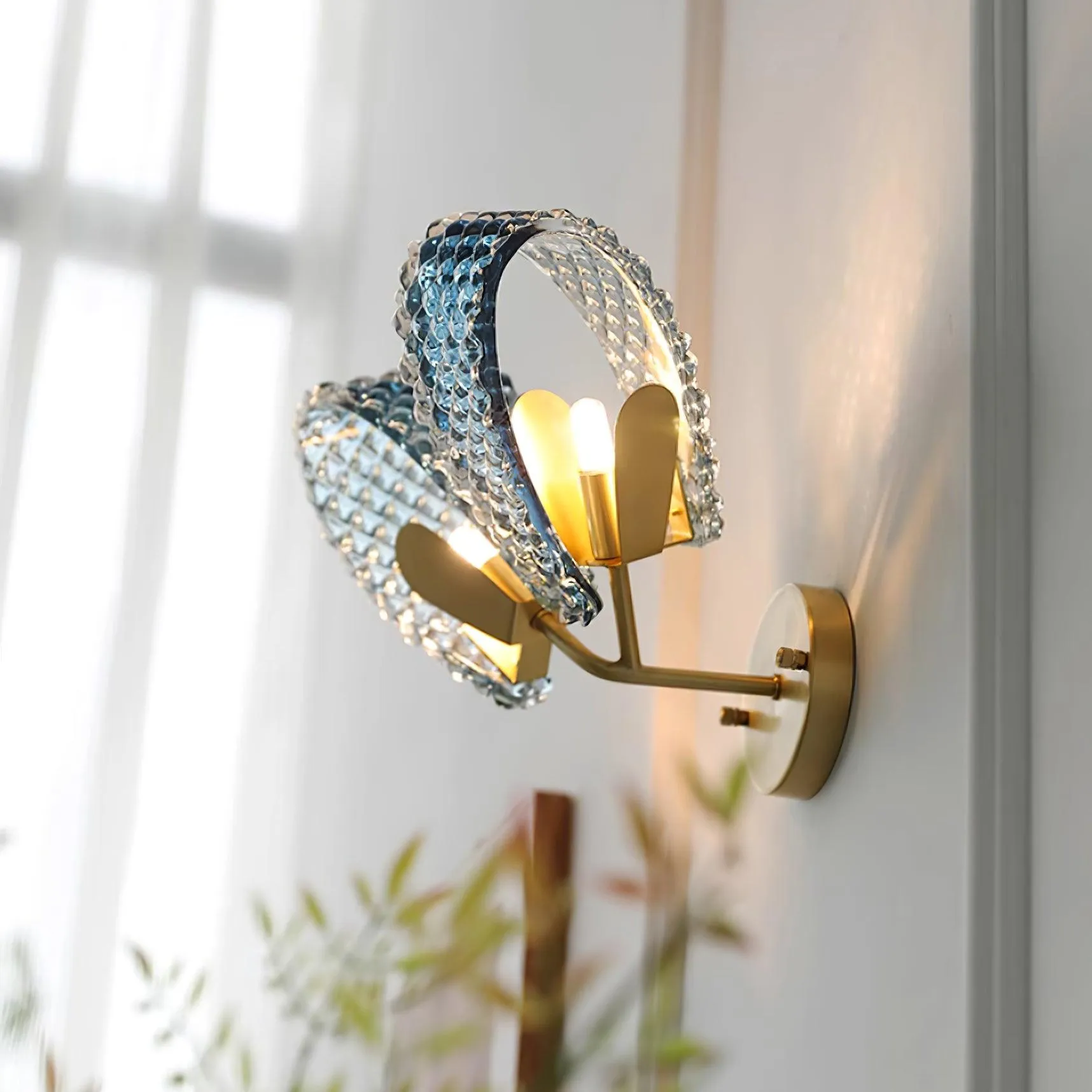 Blue Ribbon Wall Lamp