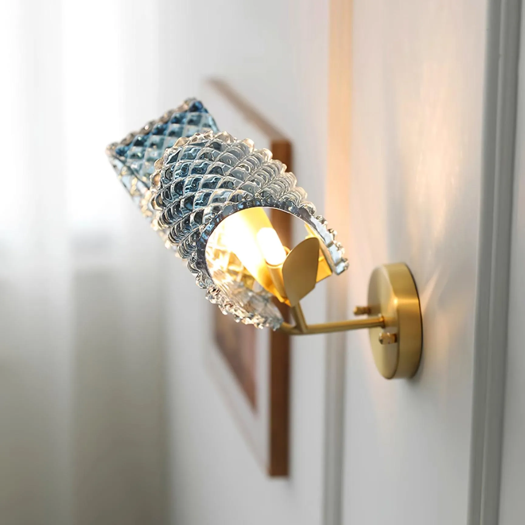 Blue Ribbon Wall Lamp