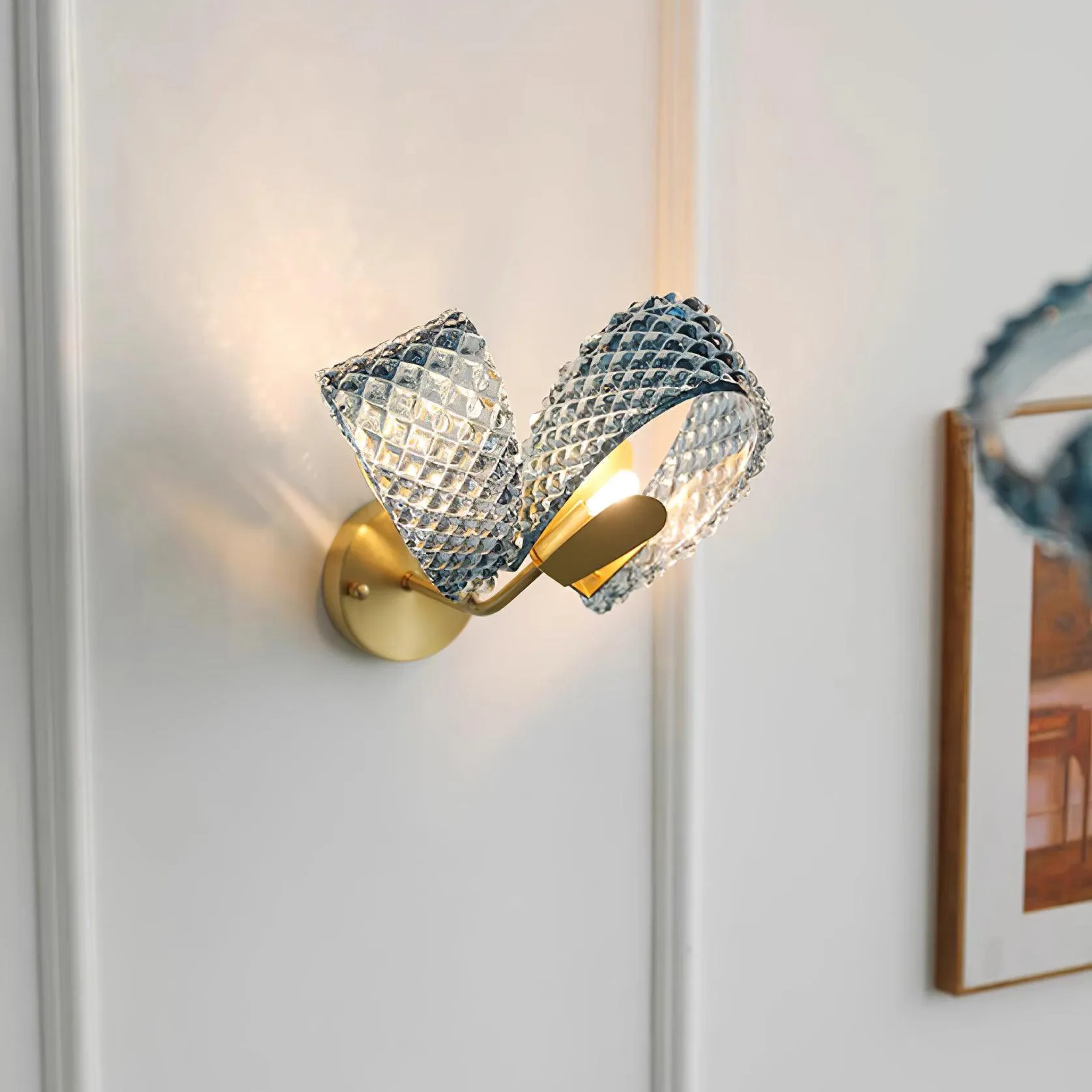 Blue Ribbon Wall Lamp