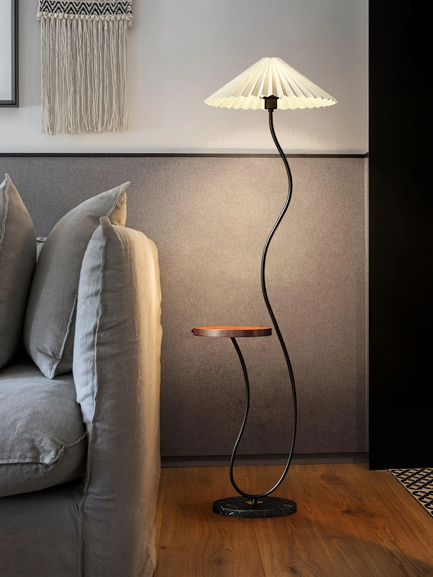 Curvatura Floor Lamp