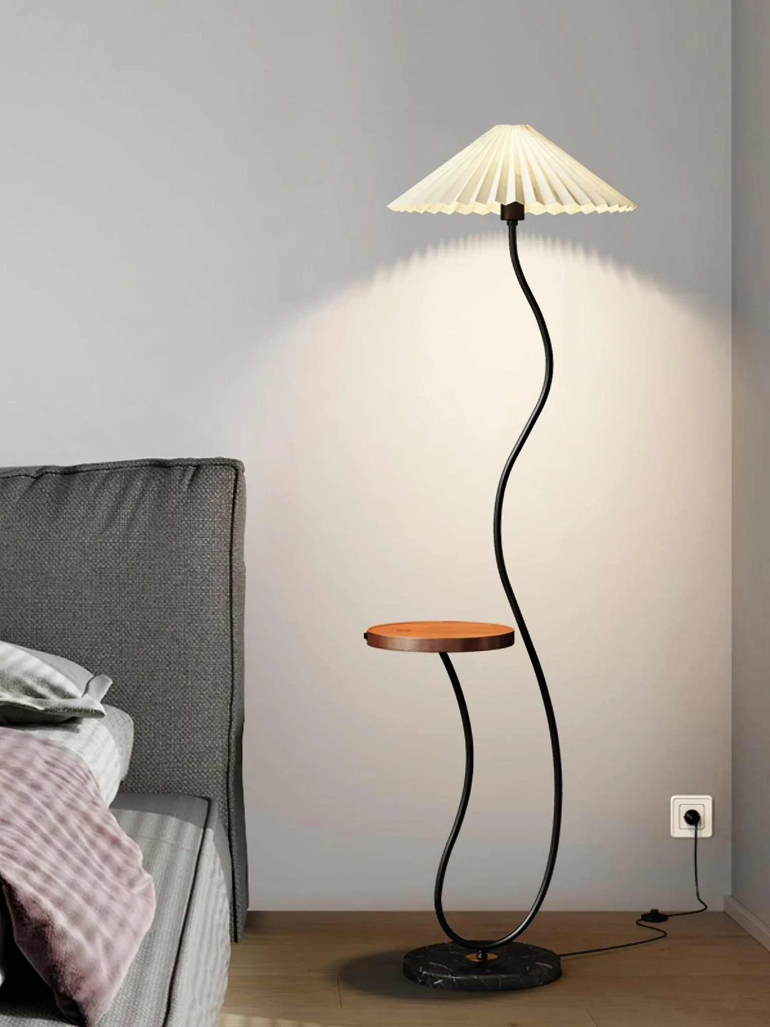 Curvatura Floor Lamp