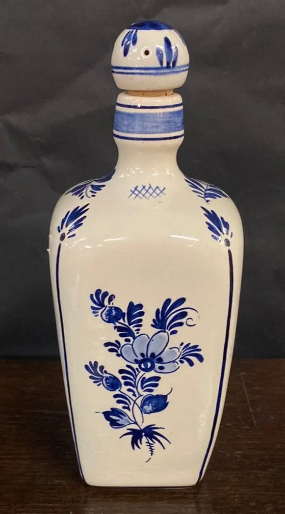 DELFT FLORAL CARAFE WITH LID