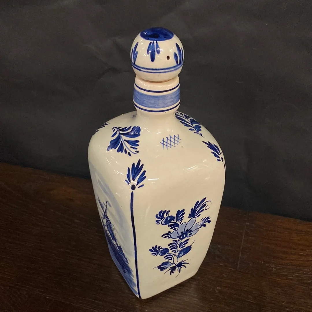 DELFT FLORAL CARAFE WITH LID