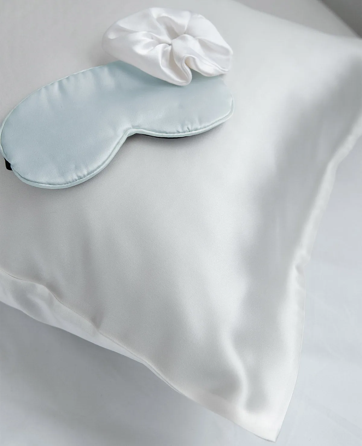 Pure Silk Beauty Sleep Set White & Grey