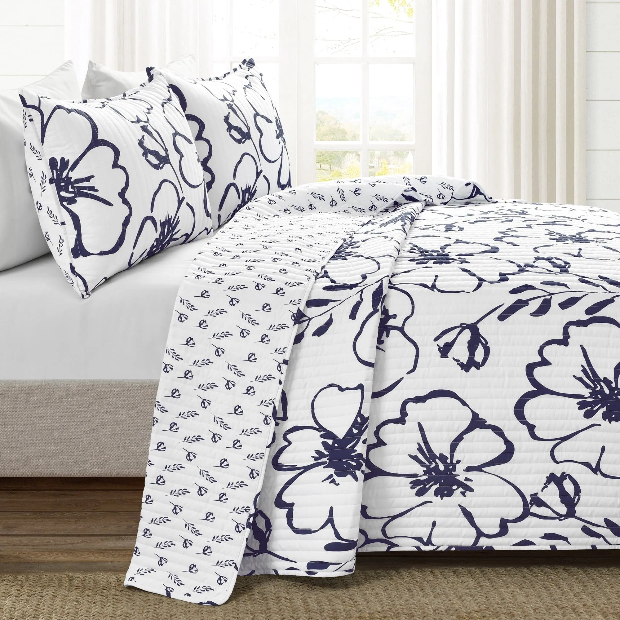 Scandinavian Floral Quilt 3 Piece Set