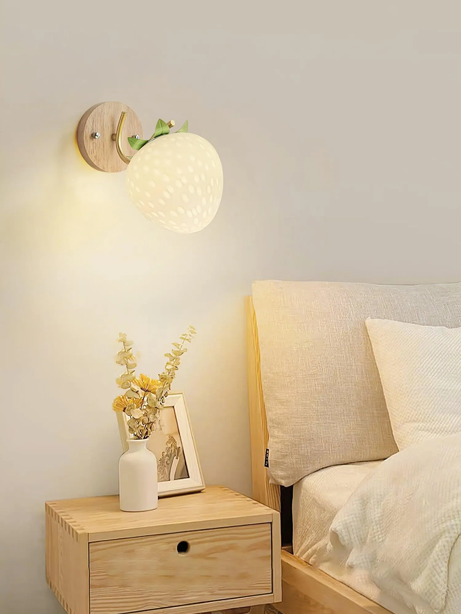 Strawberry Wall Lamp