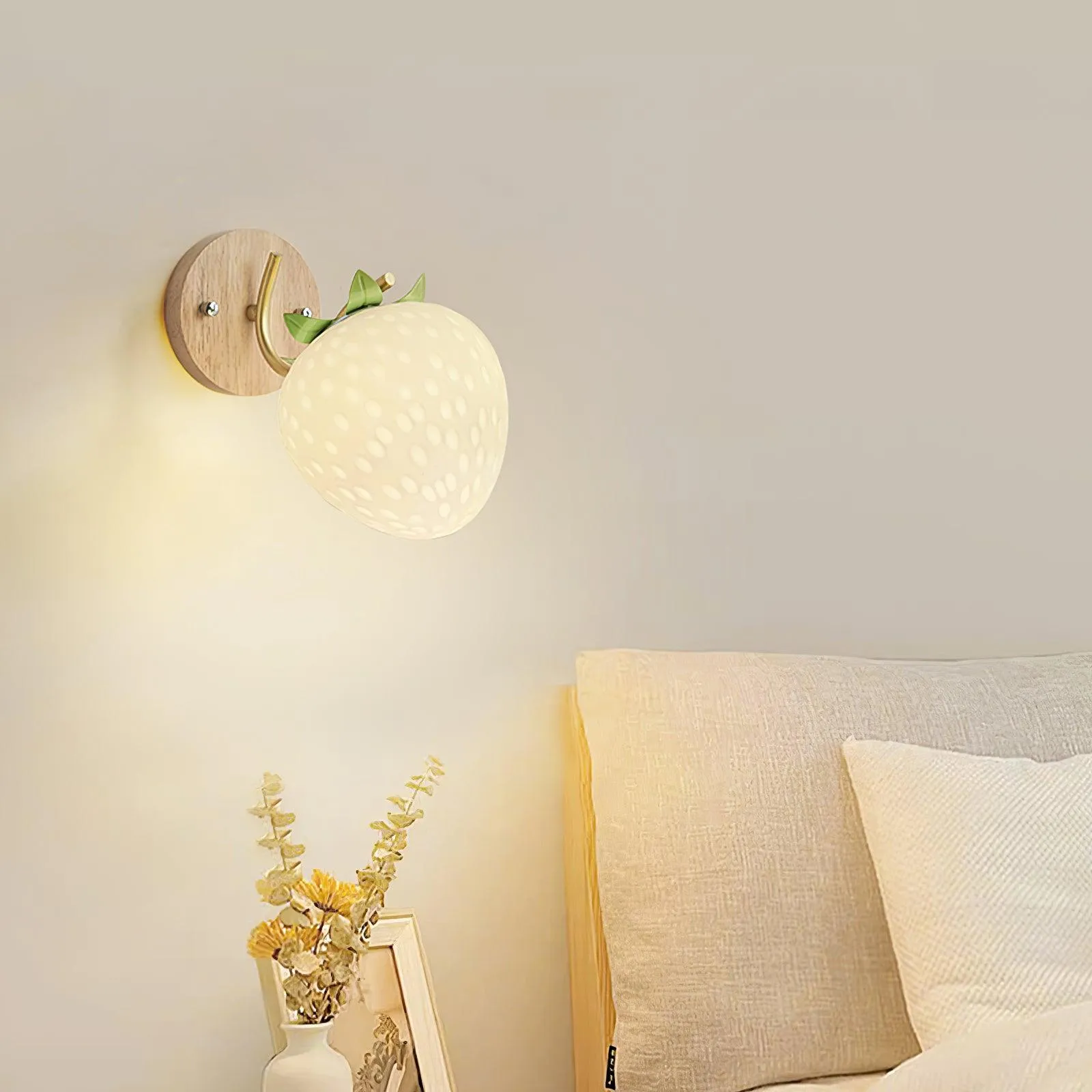 Strawberry Wall Lamp