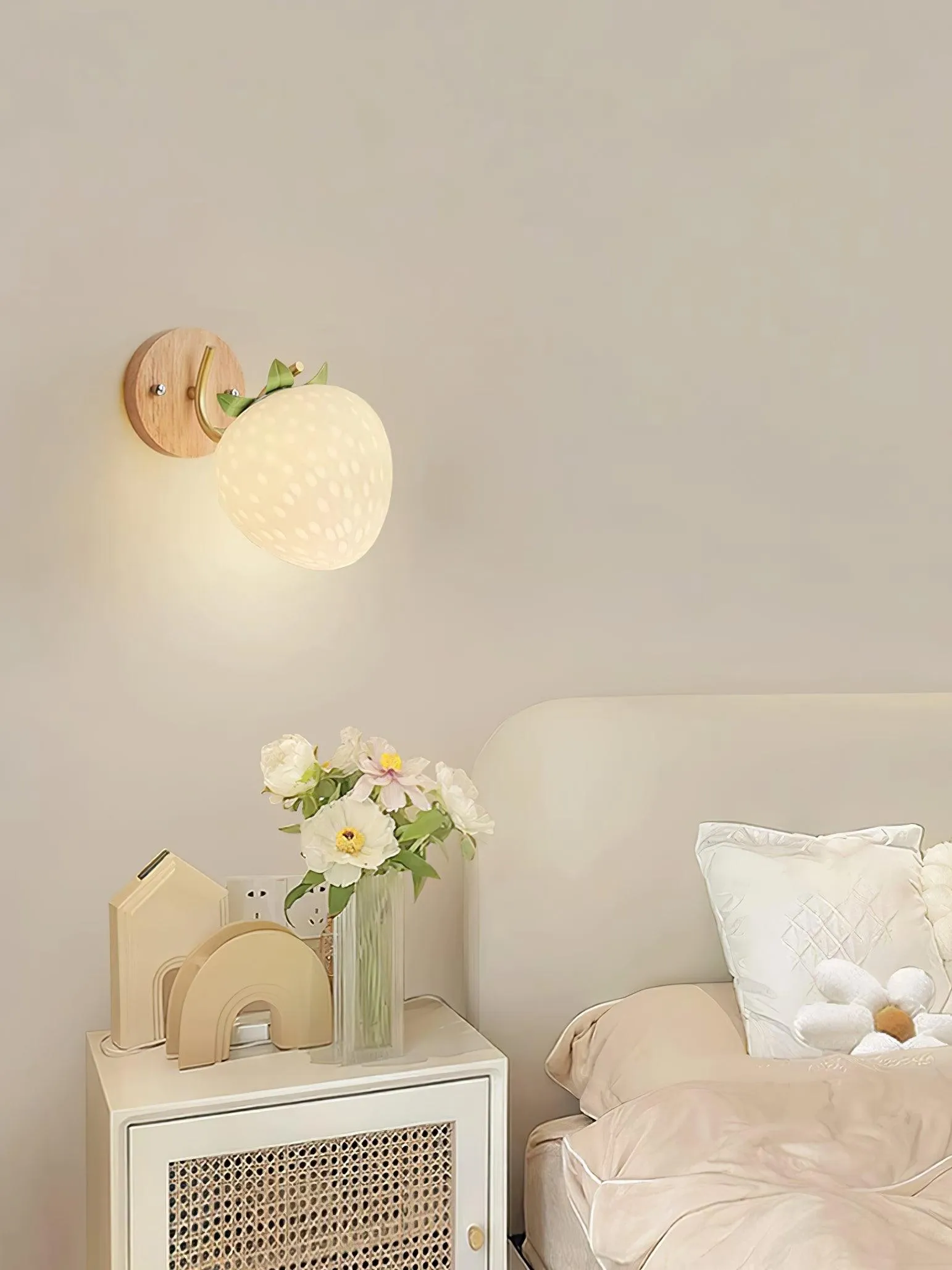 Strawberry Wall Lamp